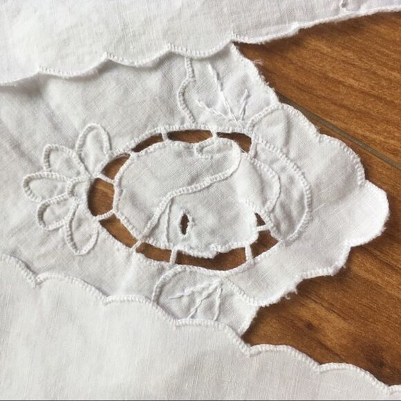 Vintage 30s Handmade Lace Napkins/ Doilies - Picture 4 of 9